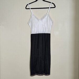Velrose Slip Women Size 36 / M to L Black White Nylon Adjustable Strap Lace Trim